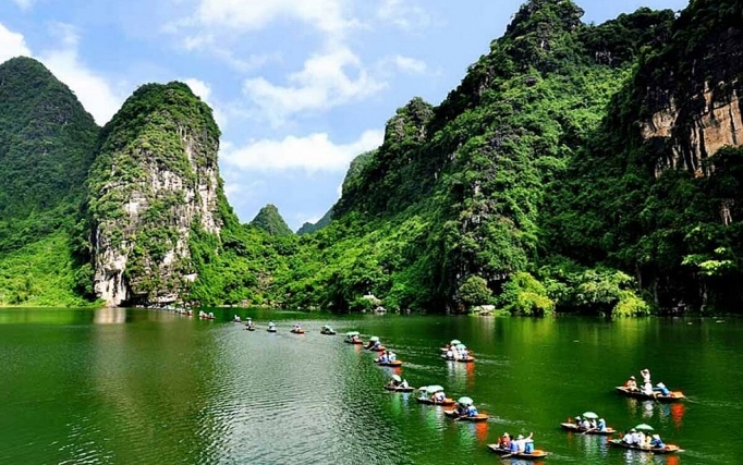 HÀ NỘI – NINH BÌNH – TRÀNG AN – BÁI ĐÍNH – CHÙA HƯƠNG – MỘC CHÂU HAPPY LAND