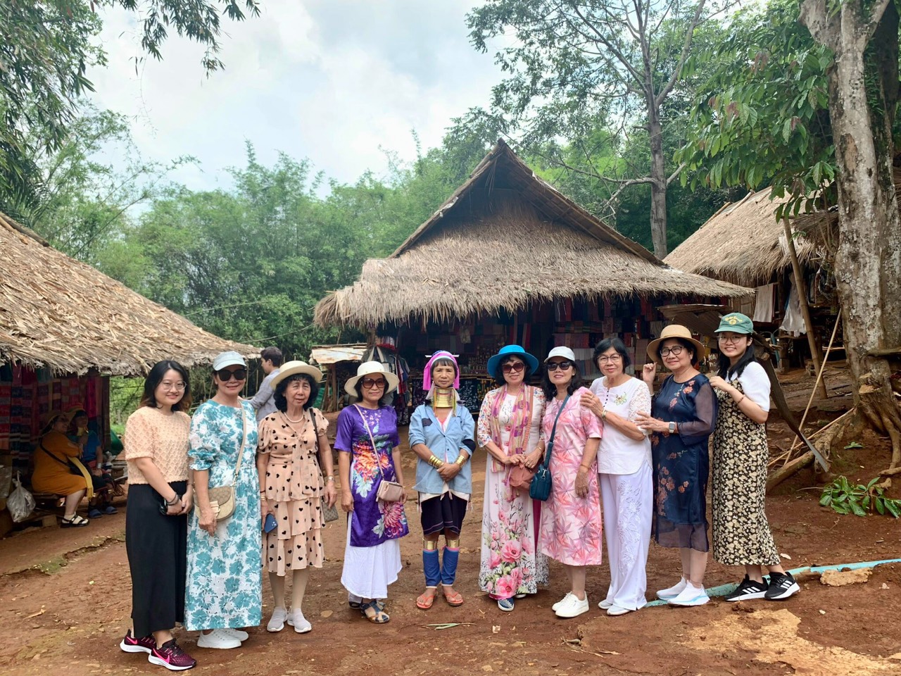 LỊCH KHỞI HÀNH GHÉP LẺ TRONG NƯỚC VÀ NƯỚC NGOÀI 2023